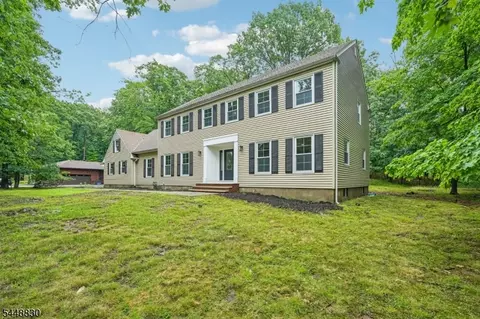 12 Apache Rd, Wayne, NJ 07470