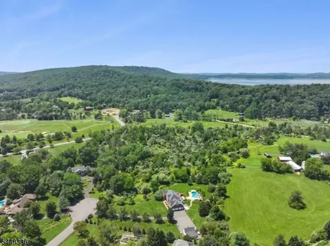 6 Proprietor Ln, Whitehouse Station, NJ 08889