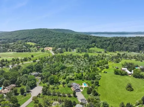6 Proprietor Ln, Whitehouse Station, NJ 08889