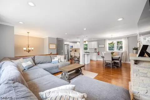 4 Huron Ave, Lake Hiawatha, NJ 07034