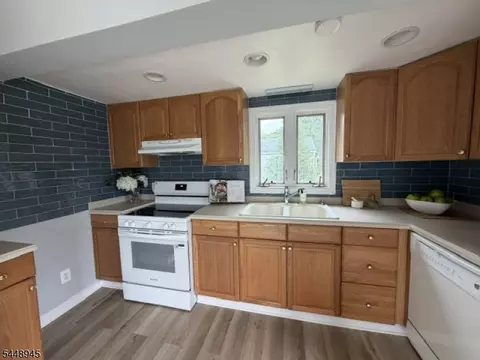Kitchen - 6 Maple Ln, Hampton, NJ 08827 photo 2 of 2