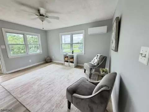 Living - 6 Maple Ln, Hampton, NJ 08827 photo 2 of 3