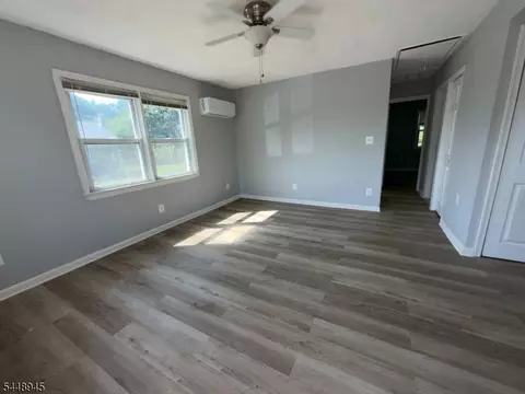 Living - 6 Maple Ln, Hampton, NJ 08827 photo 2 of 2