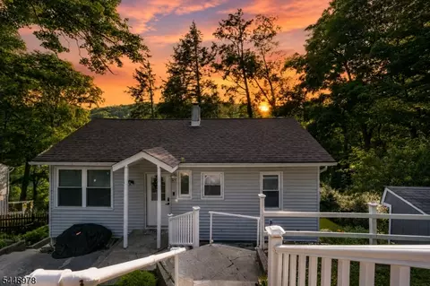 69 Roosevelt Ave, Jefferson, NJ 07438