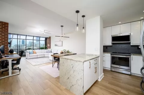 1 Greene St #809, Jersey City, NJ 07302