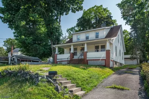 7 3rd St, Butler, NJ 07405
