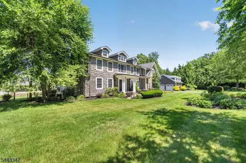 6 Park Ln, Oak Ridge, NJ 07438