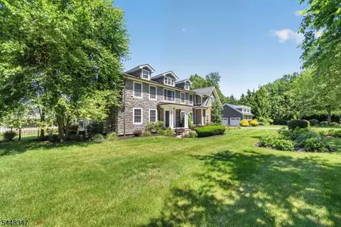 6 Park Ln, Oak Ridge, NJ 07438