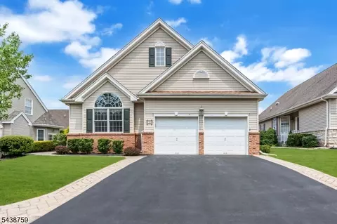 4 Abrams Ct, Somerset, NJ 08873
