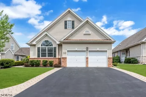 4 Abrams Ct, Somerset, NJ 08873