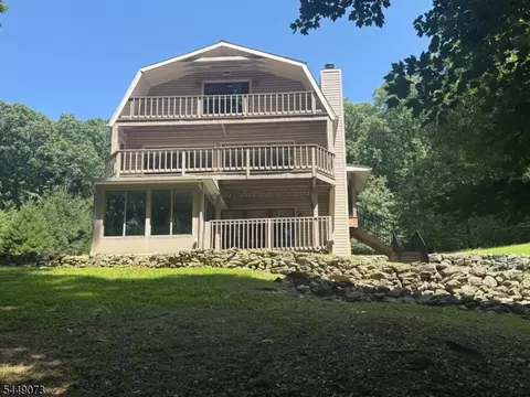 352 Buckhorn Dr, Belvidere, NJ 07823
