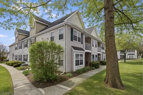240 Cambridge Ct, Clifton, NJ 07014