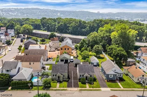 15 Dunkerly St, Totowa, NJ 07512