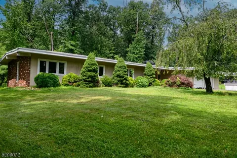 35 Glenwood Dr, Montville, NJ 07045