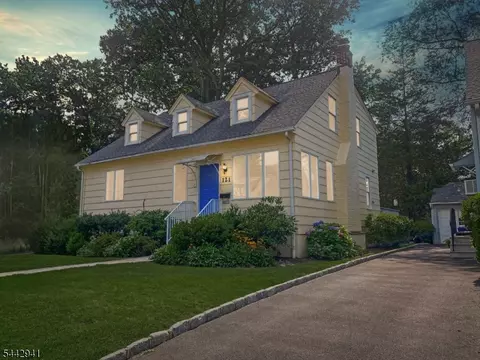 121 Columbia Ave, Cranford, NJ 07016