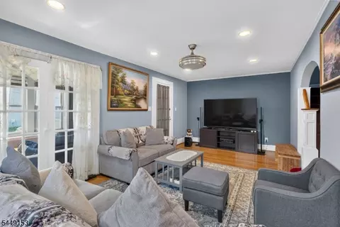 1501 Rose Ter, Union, NJ 07083