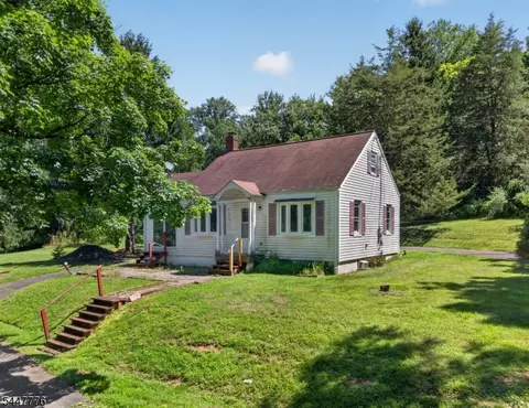 156 Rockaway Rd, Lebanon, NJ 08833