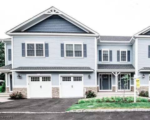 14 Clover Ct, Berkeley Heights, NJ 07922