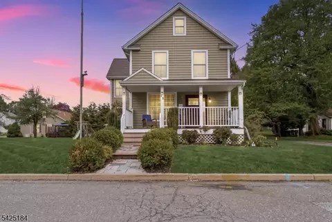 13 New St, Washington, NJ 07882