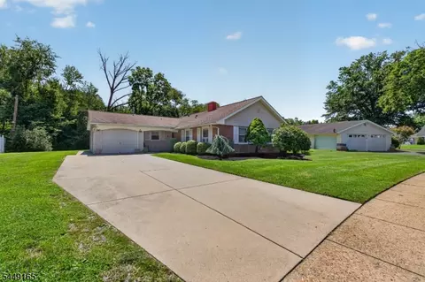 6 Meadowbrook Pl, Willingboro, NJ 08046