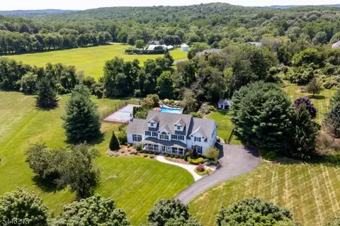5 Sun Valley Way, Long Valley, NJ 07853