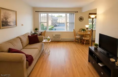 605 Grove St #E4, Clifton, NJ 07013