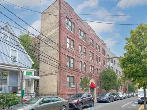 523-25 34th St #D1, Union City, NJ 07087