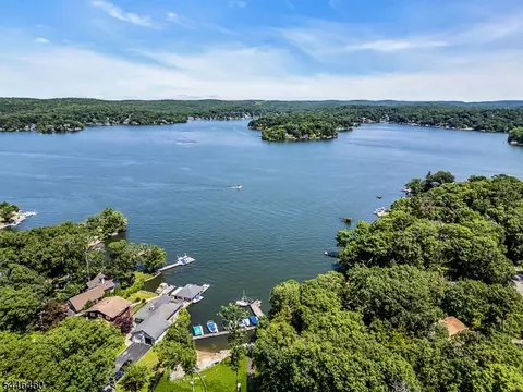 104 Bishops Rock Rd, Hopatcong, NJ 07843