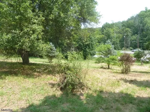 Exterior - 4 Smith Rd, Wantage, NJ 07461 photo 2 of 5