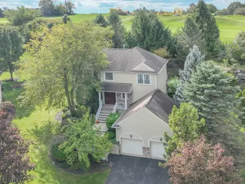 9 Cypress Ln, Hamburg, NJ 07419