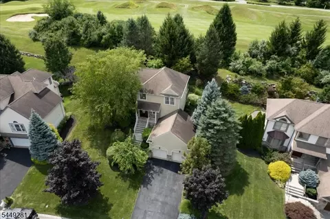 9 Cypress Ln, Hamburg, NJ 07419