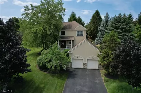 9 Cypress Ln, Hamburg, NJ 07419