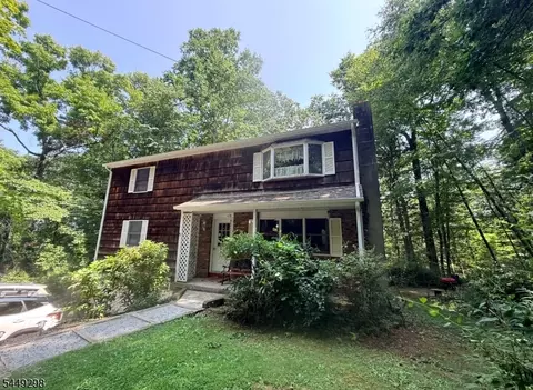 43 Cliff Rd, West Milford, NJ 07480