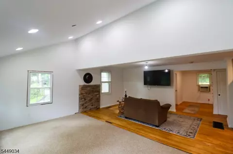 20 Mt Crest Rd, Oak Ridge, NJ 07438