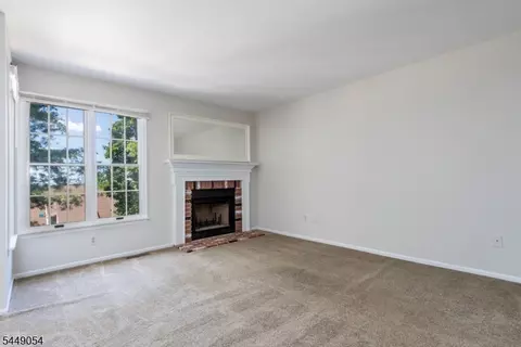 Living - 7 Dorset Ln, Bedminster, NJ 07921 photo 2 of 5