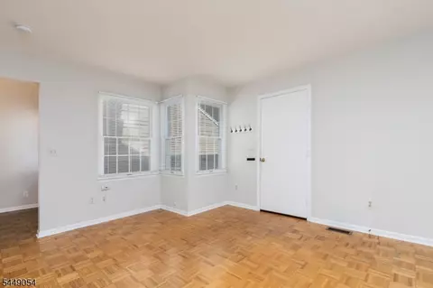 Living - 7 Dorset Ln, Bedminster, NJ 07921 photo 5 of 5