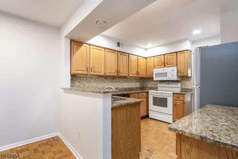 Kitchen - 7 Dorset Ln, Bedminster, NJ 07921 photo 2 of 2