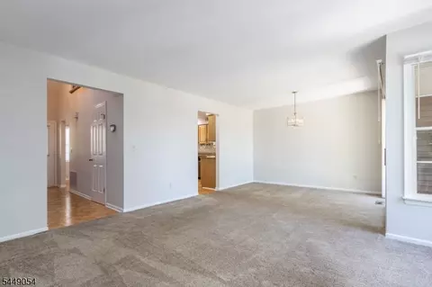 Living - 7 Dorset Ln, Bedminster, NJ 07921 photo 4 of 5