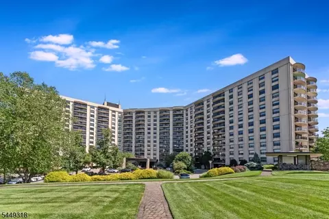 2 Claridge Dr #1NE, Verona, NJ 07044