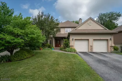 22 Bracken Hill Rd, Hamburg, NJ 07419