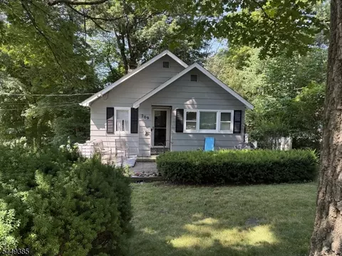 209 Wawayanda Rd, Highland Lakes, NJ 07422