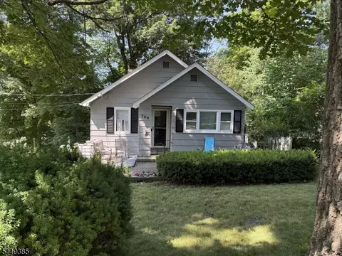 209 Wawayanda Rd, Highland Lakes, NJ 07422