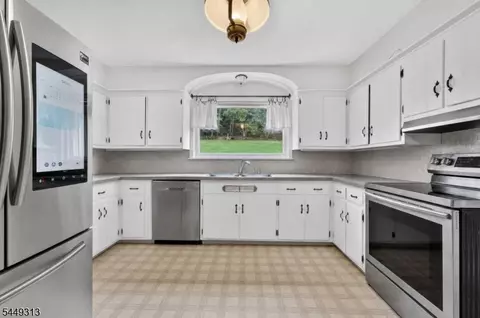 Kitchen - 85 Ann St, Dover, NJ 07801 photo 1 of 4