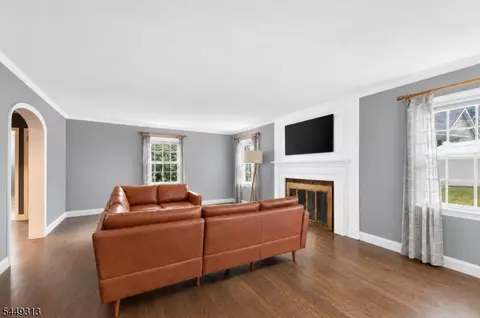 Living - 85 Ann St, Dover, NJ 07801 photo 2 of 3