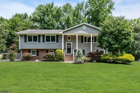1245 Sunnyfield Ln, Scotch Plains, NJ 07076