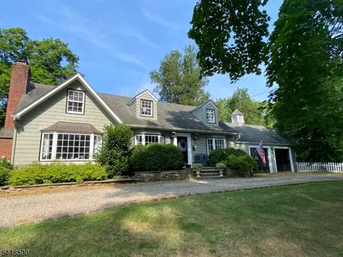 11 Miller Ave, Tewksbury Twp, NJ 08858