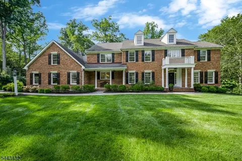 4 Linsey Ct, Mendham Twp, NJ 07945