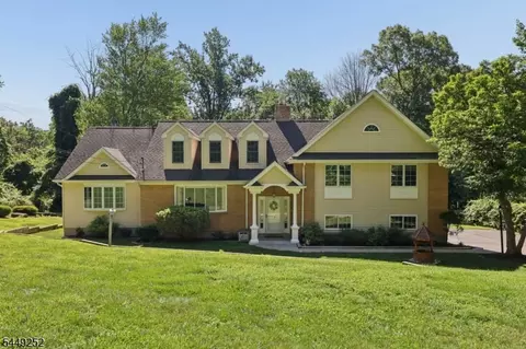 20 Everdale Rd, Randolph, NJ 07869