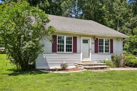 523 W Hill Rd, Glen Gardner, NJ 08826
