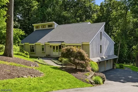 55 Union Hill Rd, Morris Plains, NJ 07950